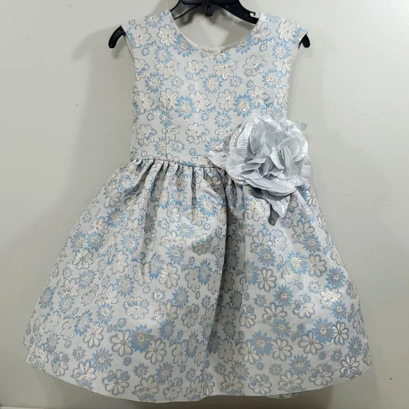 Pippa & Julie | Dresses | Pippa Julie Silver And Cream Floral Dress Size 4  | Poshmark